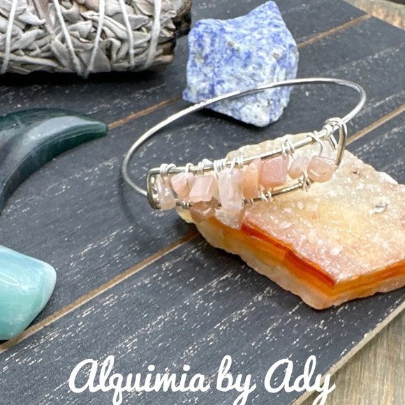 Peach moonstone beaded silver bangle bracelet - Picture 1 of 10